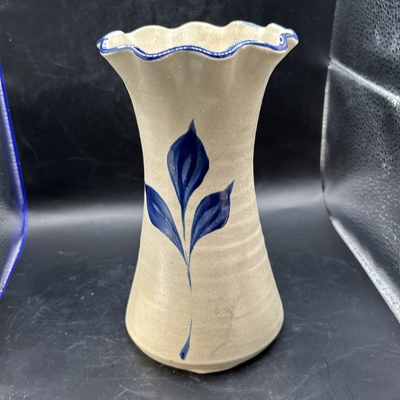 Williamsburg pottery vase. Blue and cream. Beautiful. 7” tall 3.5” wide. - Picture 3 of 10